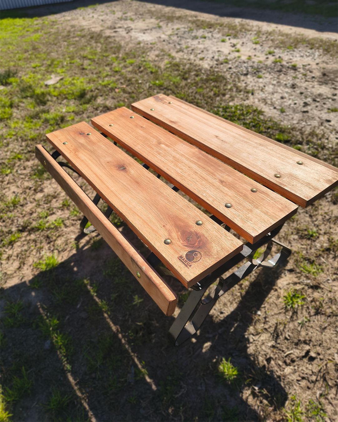 Mesa ratona clásica artesanal de madera y hierro de MAHUA Carpintería en Saladillo.